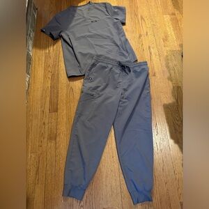 Jaanuu Womens 3 Pocket Scrub Top & Joggers in Gray Size Large READ DESCRIPTION
